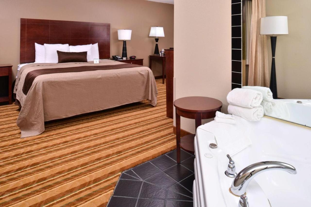 Hotel Old Mill Omaha